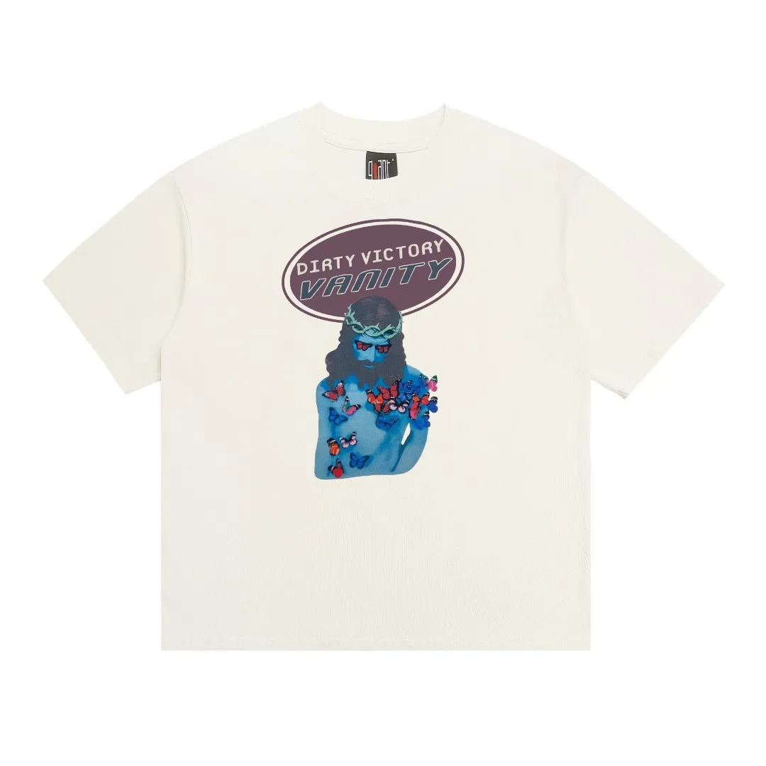 Beautiful Saint Michael retro butterfly portrait print Vintage loose pure cotton short-sleeved digital white ink direct injection, the fabric is breathable and the pattern is three-dimensional and clear. Fabric: Double yarn 240g Style number: S822 Size: S-M-L-XL Color: Off-white Price: P110